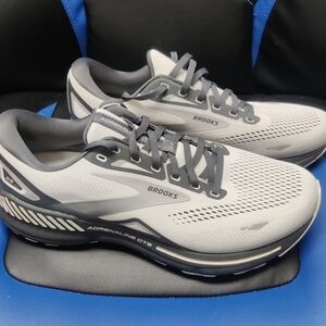 Brooks Adrenaline GTS 23 size 10 2E